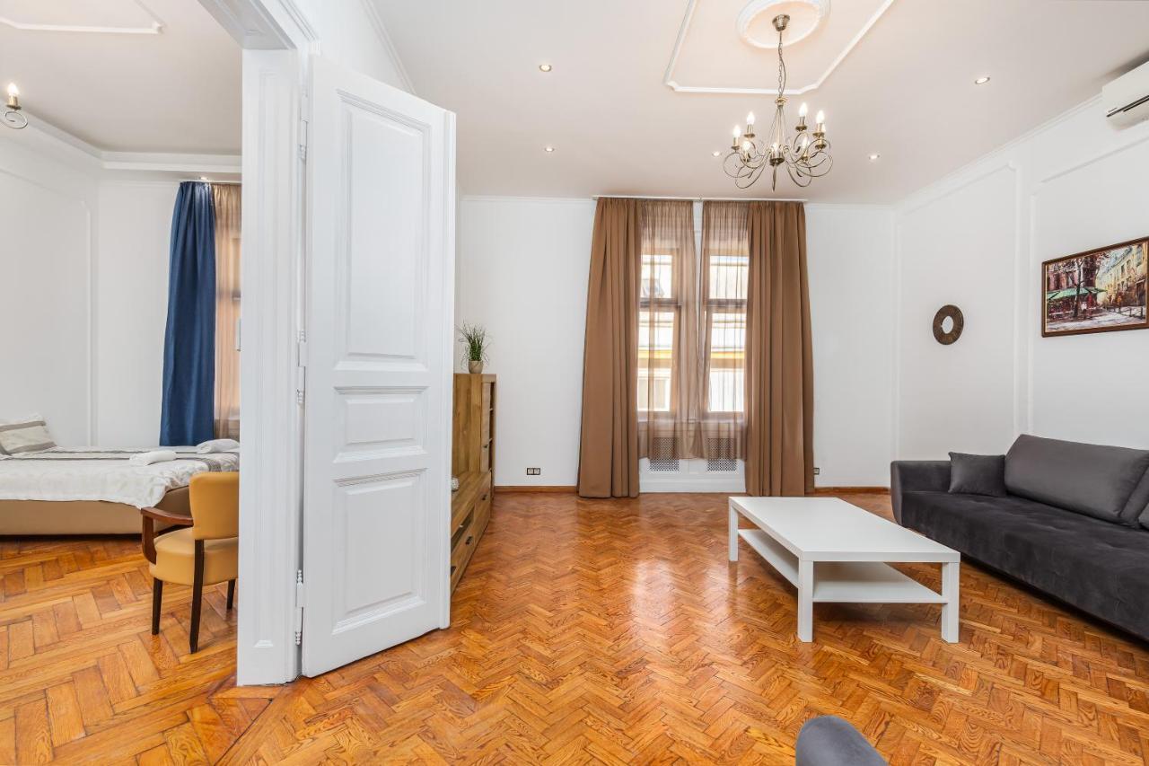 Real Andrassy Apartment